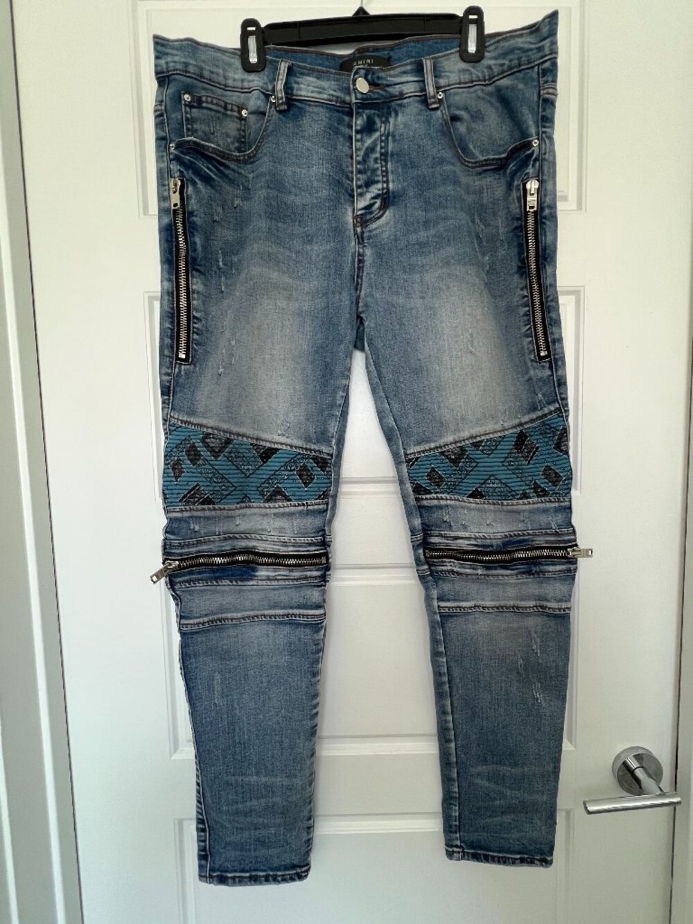 AMIRI MX2 Blue Bandana Paisley Patch Biker Jeans Size 36 Clay Indigo Distressed